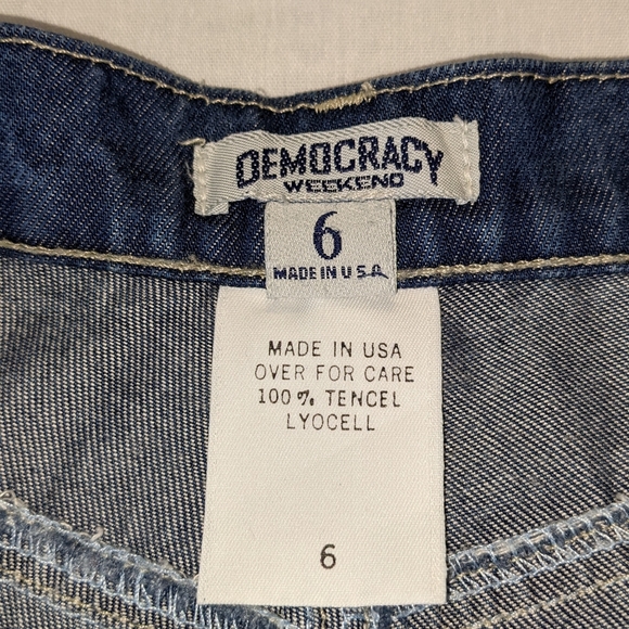 Democracy Weekend 100% lyocell denim cropped pants with red embroidery, size 6 - Picture 13 of 13